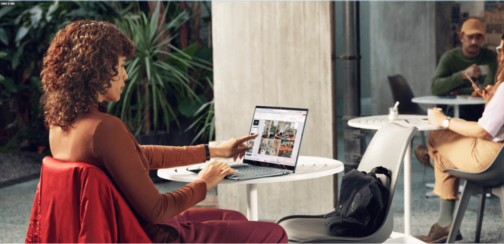 Woman working with a HP Laptop